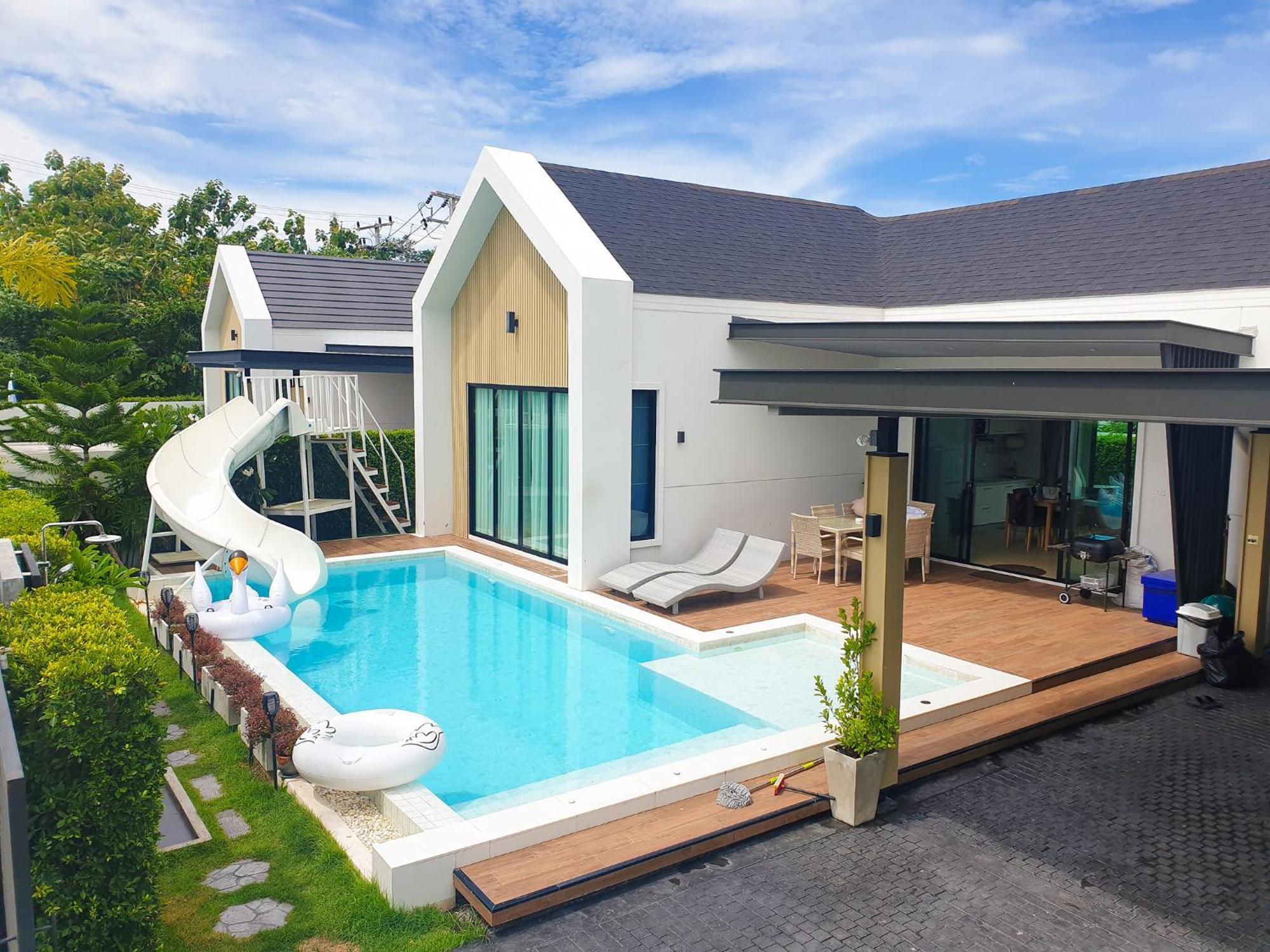 22pool Hua-hin Villa *